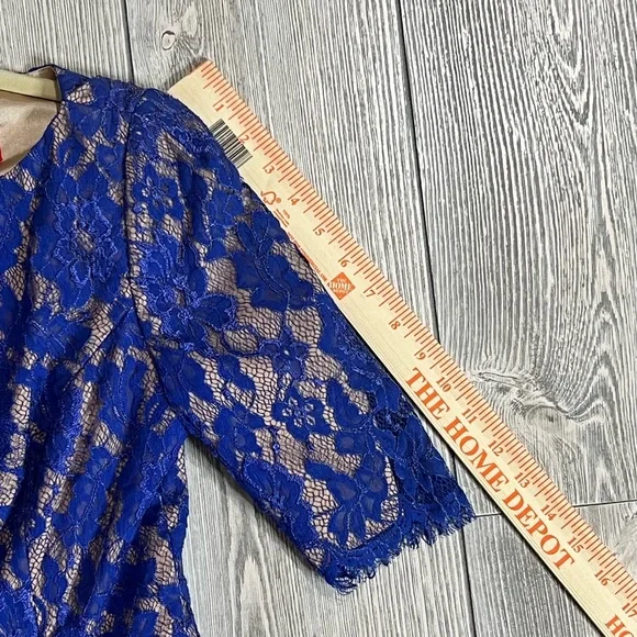 Monique Lhuillier Half Sleeve Bateau Neckline Fit and Flare Lace Dress. Lined - Picture 7 of 10